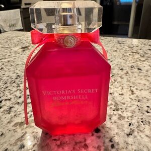 Victoria's Secret Bombshell Fragrance - Vibrant Pink